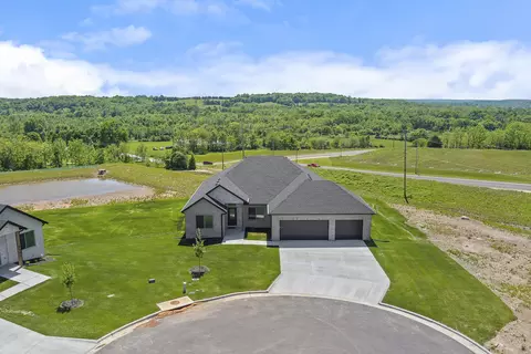 5946 S Hearthstone Ct, Springfield, MO 65810 photo 2