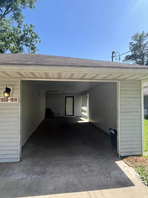1608 W Lombard St, Springfield, MO 65802