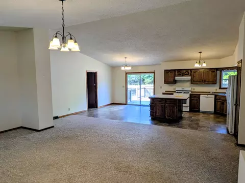 Living - 1760 Mo-181, Cabool, MO 65689 photo 1 of 2