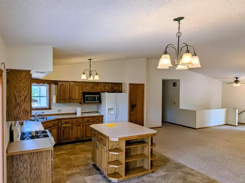 Kitchen - 1760 Mo-181, Cabool, MO 65689 photo 2 of 6