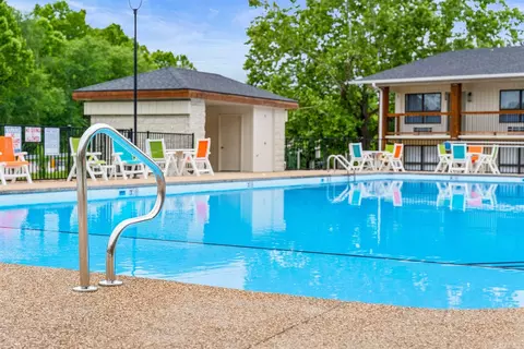 Exterior - 403 Veterans Blvd #202, Branson, MO 65616 photo 18 of 29
