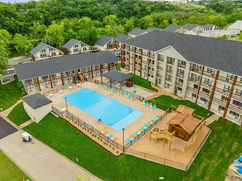 Exterior - 403 Veterans Blvd #202, Branson, MO 65616 photo 7 of 29