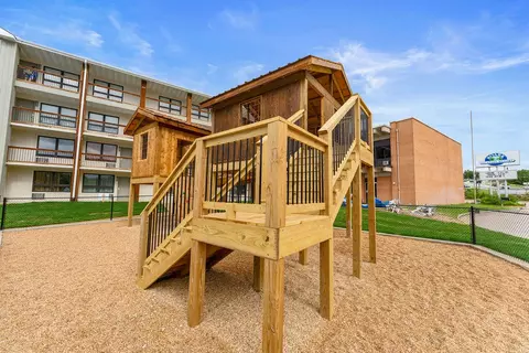 Exterior - 403 Veterans Blvd #202, Branson, MO 65616 photo 16 of 29