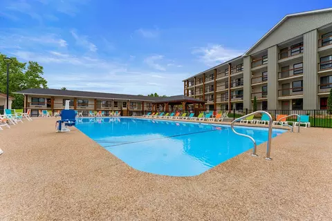 Exterior - 403 Veterans Blvd #202, Branson, MO 65616 photo 12 of 29