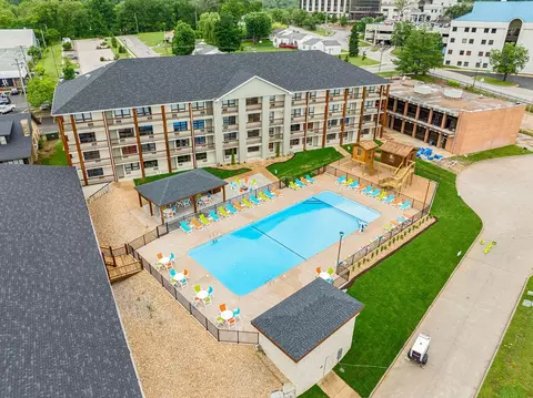 Exterior - 403 Veterans Blvd #202, Branson, MO 65616 photo 6 of 29