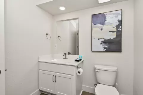 Bath - 403 Veterans Blvd #202, Branson, MO 65616 photo 2 of 4