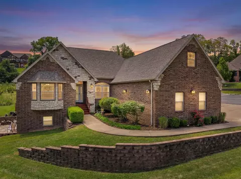181 White Oak Cir, Walnut Shade, MO 65771
