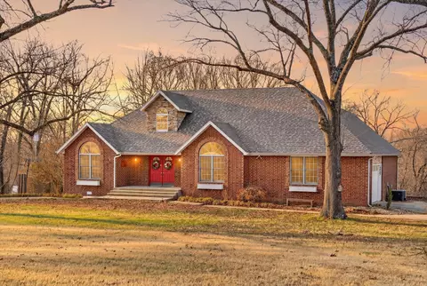 1923 W Ranch Rd, Nixa, MO 65714