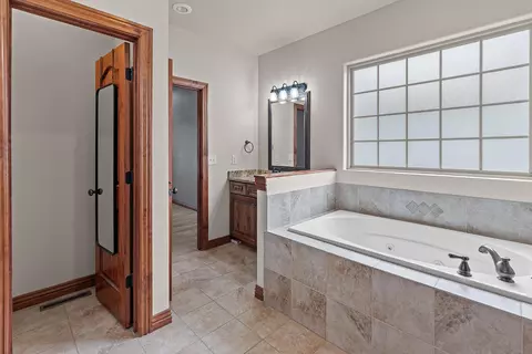 Bath - 3409 N Brinnsfield Dr, Ozark, MO 65721 photo 2 of 5