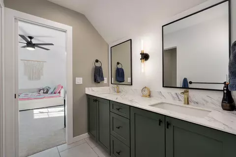 Bath - 973 E Valley Trail Dr, Republic, MO 65738 photo 4 of 5