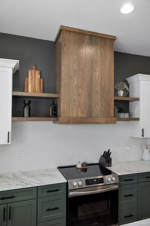 Kitchen - 973 E Valley Trail Dr, Republic, MO 65738 photo 4 of 5