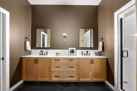 Bath - 973 E Valley Trail Dr, Republic, MO 65738 photo 2 of 5