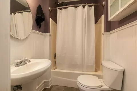 Bath - 1898 N Main Ave, Springfield, MO 65803 photo 1 of 4