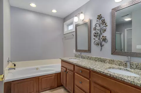 Bath - 108 Sapling Dr, Branson, MO 65616 photo 1 of 4