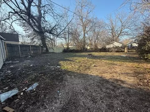 Exterior - 1621 W Chestnut St, Springfield, MO 65802 photo 1 of 2