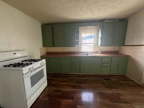 Kitchen - 1621 W Chestnut St, Springfield, MO 65802 photo 1 of 1