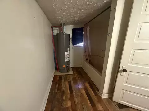 Bath - 1621 W Chestnut St, Springfield, MO 65802 photo 2 of 3