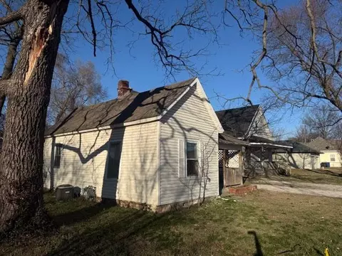 Other - 1621 W Chestnut St, Springfield, MO 65802 photo 3 of 9