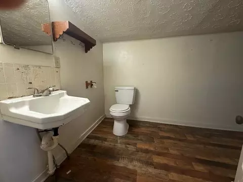 Bath - 1621 W Chestnut St, Springfield, MO 65802 photo 1 of 3