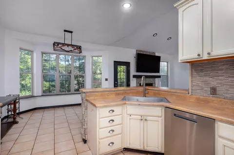 Kitchen - 151 Blue Sky Dr, Ozark, MO 65721 photo 4 of 5