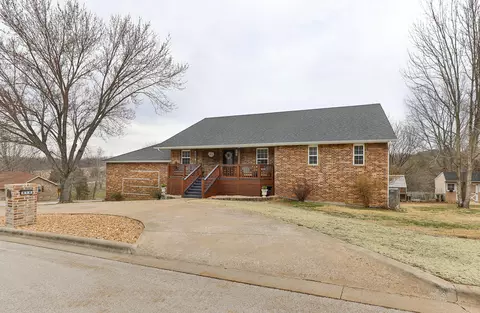810 S 14th Ave, Ozark, MO 65721