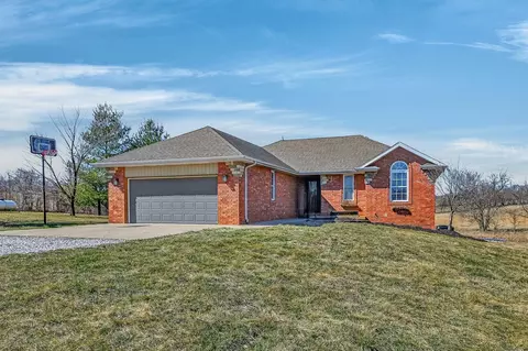 422 Fieldstone Rd, Clever, MO 65631
