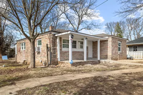 Exterior - 617 N Hillcrest Ave, Springfield, MO 65802 photo 3 of 8