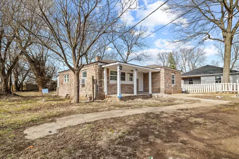 Exterior - 617 N Hillcrest Ave, Springfield, MO 65802 photo 4 of 8