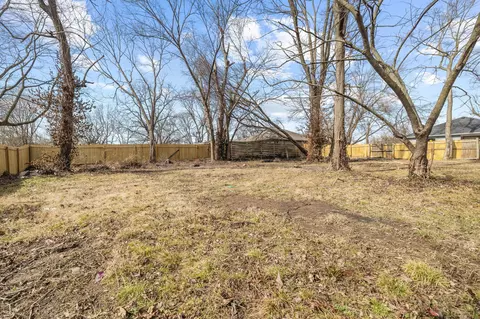 Exterior - 617 N Hillcrest Ave, Springfield, MO 65802 photo 7 of 8