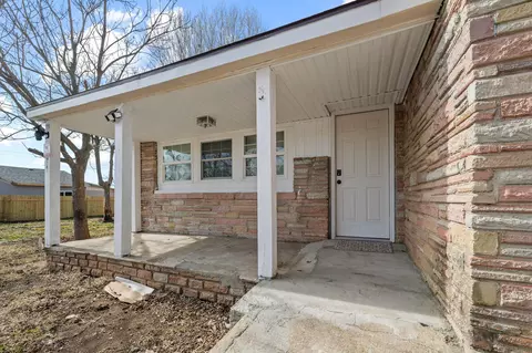 Exterior - 617 N Hillcrest Ave, Springfield, MO 65802 photo 2 of 8