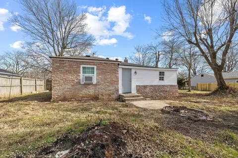 Exterior - 617 N Hillcrest Ave, Springfield, MO 65802 photo 5 of 8