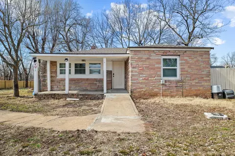 617 N Hillcrest Ave, Springfield, MO 65802