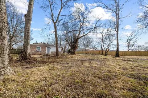 Exterior - 617 N Hillcrest Ave, Springfield, MO 65802 photo 6 of 8