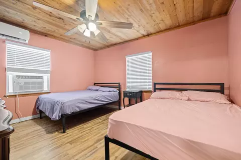 Bedroom - 617 N Hillcrest Ave, Springfield, MO 65802 photo 5 of 6