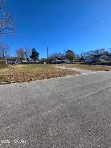 2009 E 4th St, Joplin, MO 64801