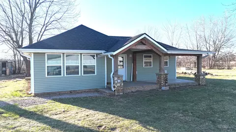 1312 S Diggins Main St, Seymour, MO 65746