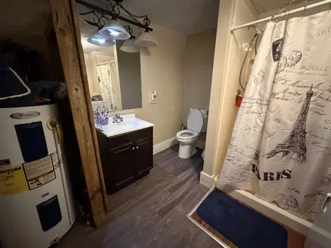 Bath - 627 N Forest Ave, Springfield, MO 65802 photo 2 of 2