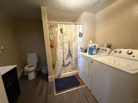 Bath - 627 N Forest Ave, Springfield, MO 65802 photo 1 of 2