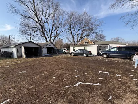 Exterior - 627 N Forest Ave, Springfield, MO 65802 photo 2 of 3