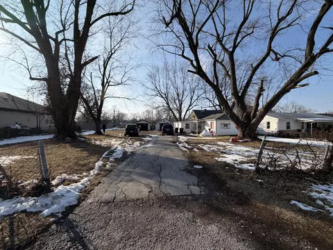 Exterior - 627 N Forest Ave, Springfield, MO 65802 photo 3 of 3