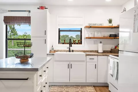 Kitchen - 96 Samson St, Cape Fair, MO 65624 photo 2 of 3