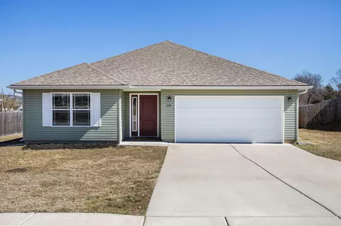 135 Travis St, Hollister, MO 65672
