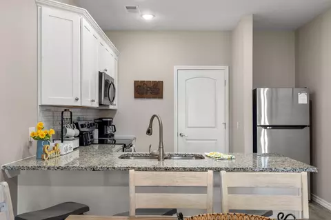 Kitchen - 3103 S Vineyards Ter UNIT 4, Branson, MO 65616 photo 2 of 6