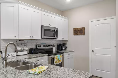 Kitchen - 3103 S Vineyards Ter UNIT 4, Branson, MO 65616 photo 3 of 6