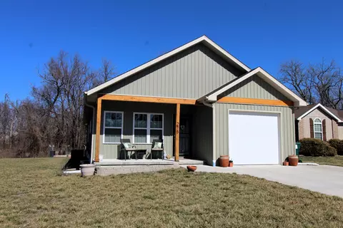 275 W Abbi Ln, Bolivar, MO 65613
