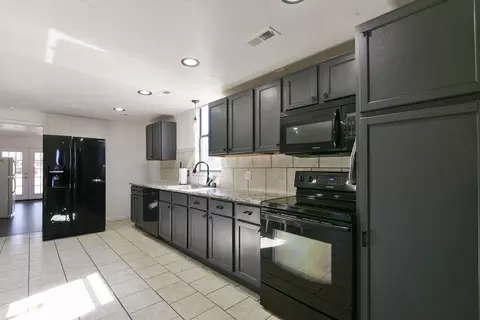Kitchen - 580 S Farm Road 89, Springfield, MO 65802 photo 1 of 2