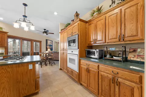 Kitchen - 150 Temple Ln, Shell Knob, MO 65747 photo 2 of 6