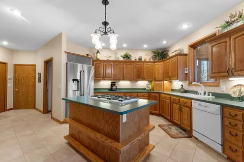Kitchen - 150 Temple Ln, Shell Knob, MO 65747 photo 5 of 6