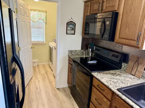 Kitchen - 186 Bunker Ridge Dr UNIT 1, Branson, MO 65616 photo 5 of 7