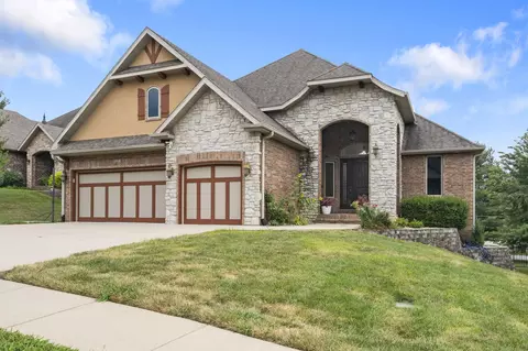 Exterior - 2956 S Ranch Dr, Springfield, MO 65809 photo 2 of 8